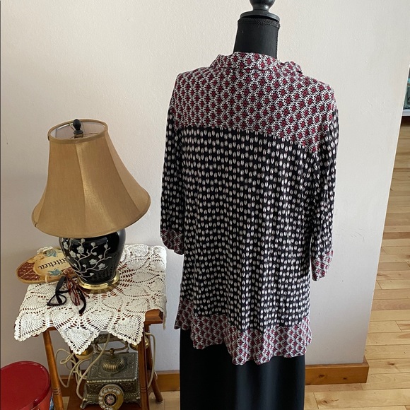 Patterned Button-Up Shirt - Picture 11 of 12